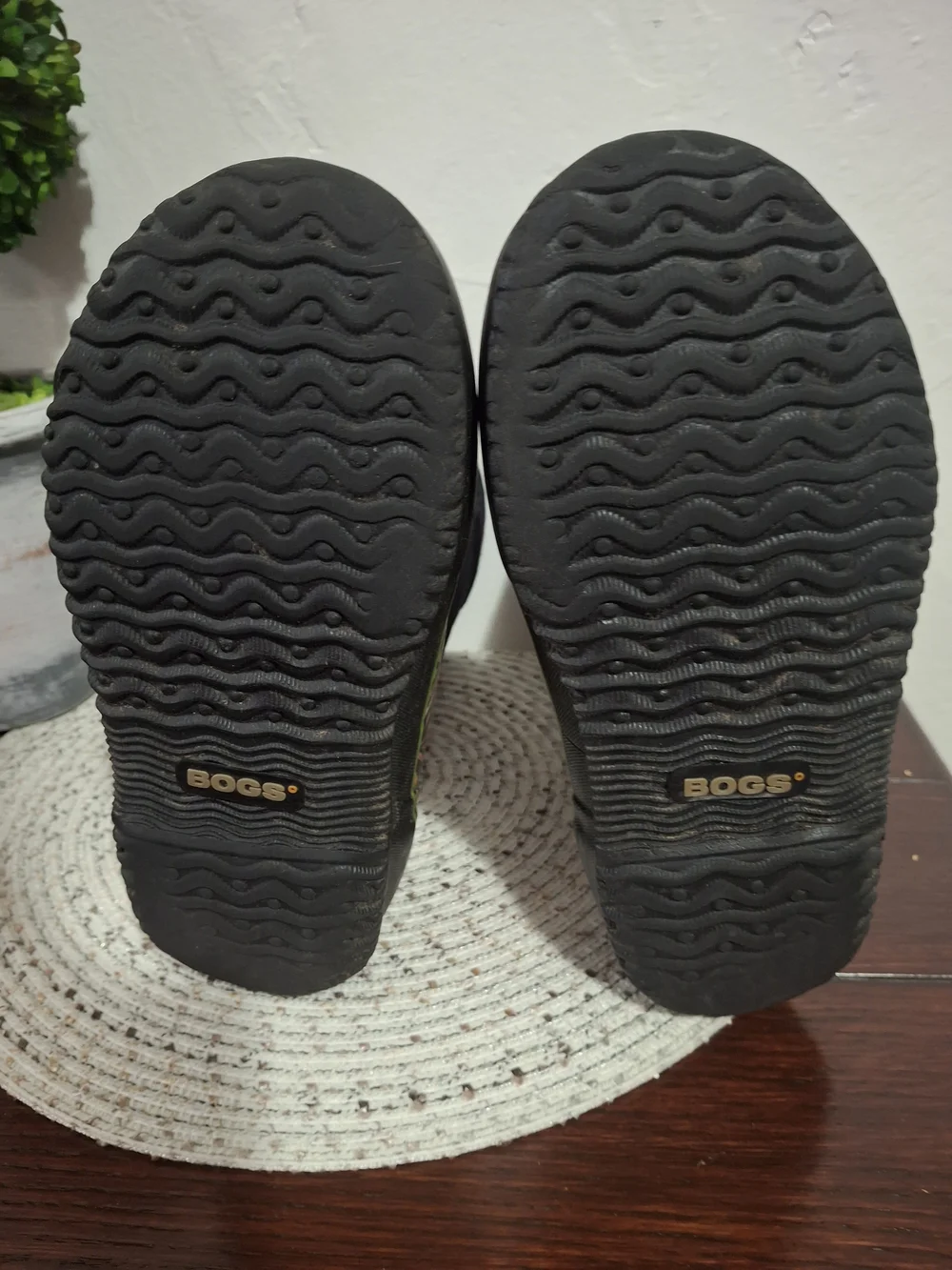 Bogs Kids Tuscany Waterproof Rain/Snow Boots Size 5.